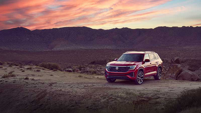 2026 Volkswagen Atlas three-row SUV front view
